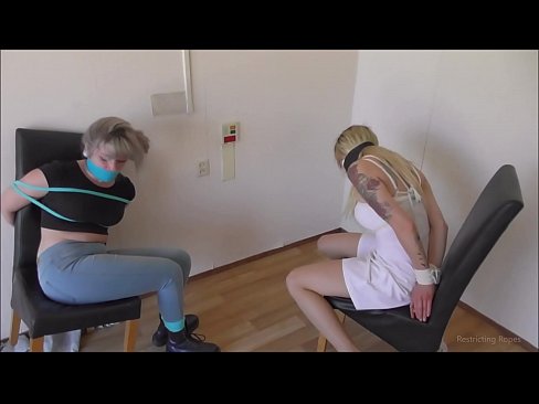 ❤️ Asılı / bağlanmış və ağzı bağlanmış / çətinlik içində olan qız Porno az.porngifer.ru