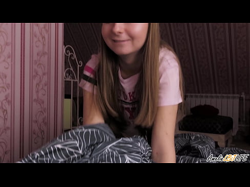 ❤️ Blondie onun BFF-ni dərindən sorur və ağzına boşaldır Porno az.porngifer.ru